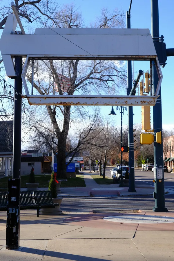 a sign with nothing in it